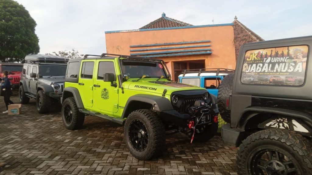 rental-mobil-mewah-rubicon